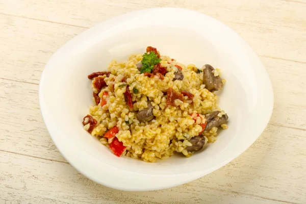 Bulgur with chicken hearts — Stock Photo, Image
