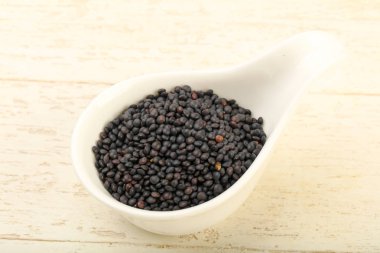 Kabın içinde siyah mercimek
