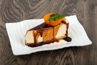 Peynirli kek çikolata ve kayısı ile 