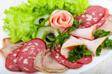 Sosis ve et karışımı