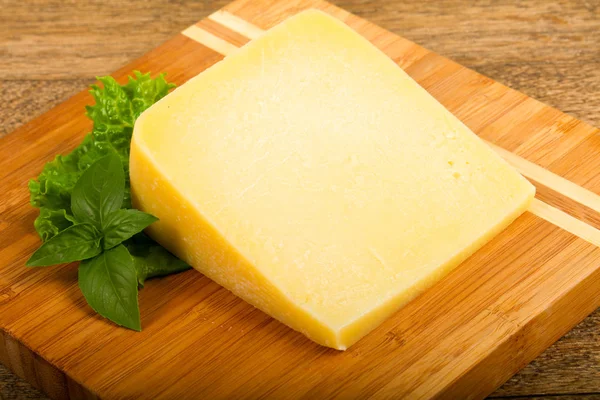 サラダの葉とパルメザン チーズ — ストック写真