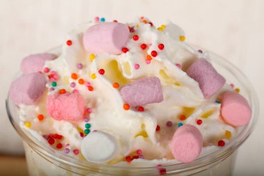 Krem ve hatmi cam ile Capiccino