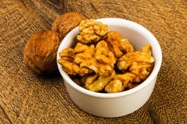 Kabın içinde açık ceviz