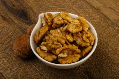 Kabın içinde açık ceviz