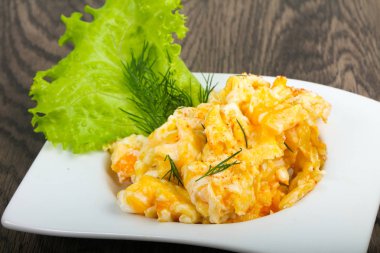 omlet plaka üzerinde