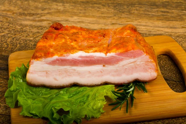 Geräuchertes Schweinebraten Auf Holztischhintergrund — Stockfoto