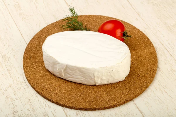 Camembert cheese on chopping board — Stock Photo, Image