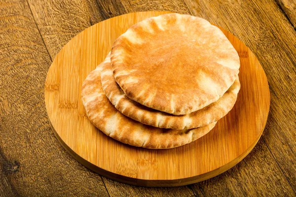 Montón Pan Pita Sobre Fondo Madera — Foto de Stock