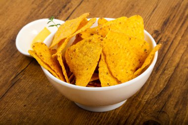 Nacho peynirli sos ile