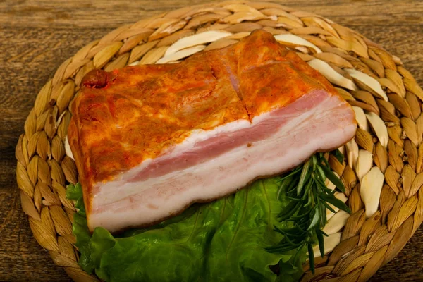 Geräuchertes Schweinebraten Auf Holztischhintergrund — Stockfoto
