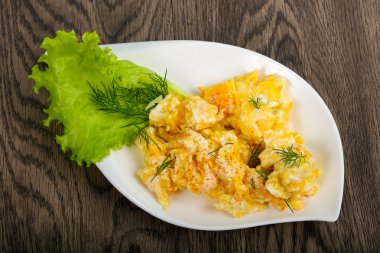 omlet plaka üzerinde