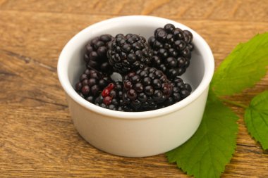 Böğürtlen yığın kase 