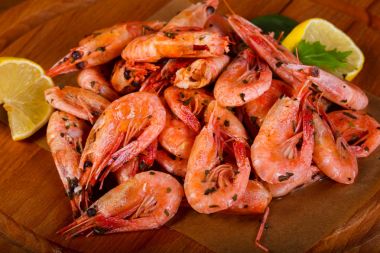 limon ile haşlanmış karides