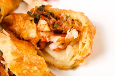 Karides böreği lahana ve havuç ile