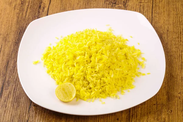 Indiase Traditionele Keuken Gele Rijst Met Kalk Houten Achtergrond — Stockfoto