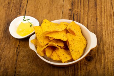 Nacho peynirli sos ile