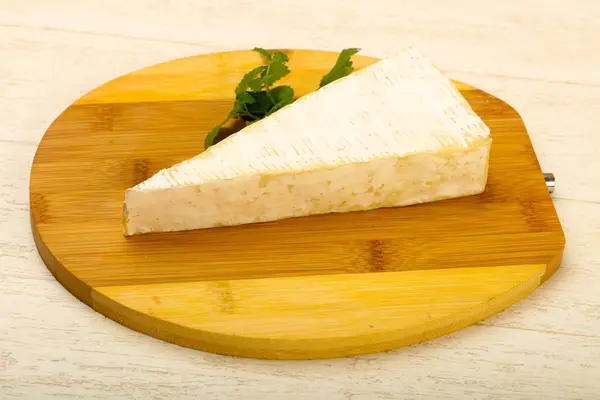 Brie Queso Francés Sobre Fondo Tablero Madera — Foto de Stock