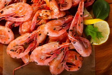 limon ile haşlanmış karides