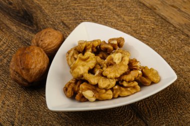 Kabın içinde açık ceviz