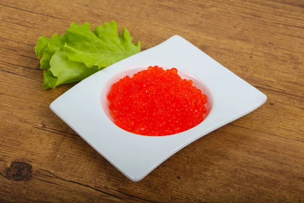 Röd kaviar i skål — Stockfoto