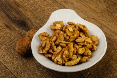 Kase üzerinde ahşap arka plan açık ceviz 