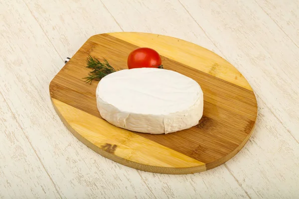 Francouzský Sýr Camembert Dřevěné Pozadí — Stock fotografie
