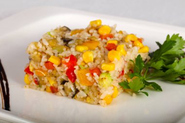 Sebze ve otlar beyaz plaka ile Meksika pirinç