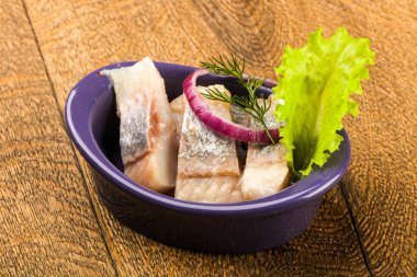 Ringa balığı filetosu ye, ahşap arka plan üzerinde için hazır