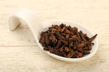 Kase, mutfak, ahşap masa arka plan için baharat tohum karanfil