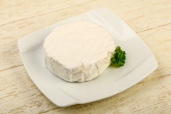 Francouzský Sýr Camembert Dřevěné Pozadí — Stock fotografie
