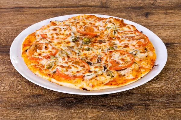 Pizza Con Carne Formaggio Fondo Legno — Foto Stock