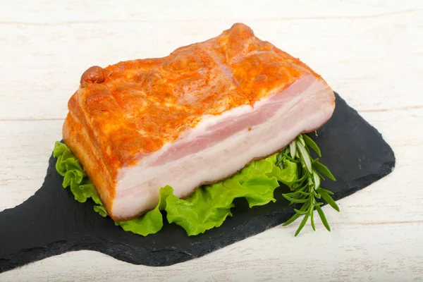 Geräuchertes Schweinebraten Auf Holztischhintergrund — Stockfoto