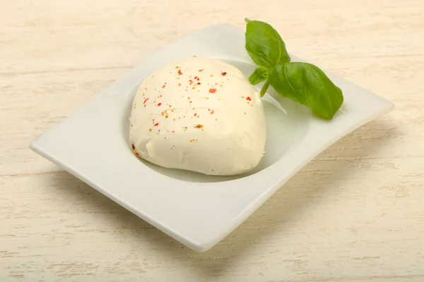 Mozzarella Kaas Met Basilicum Bladeren Witte Tafel — Stockfoto