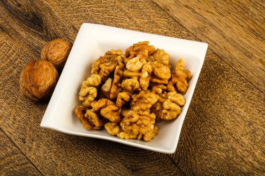 Kase üzerinde ahşap arka plan açık ceviz 