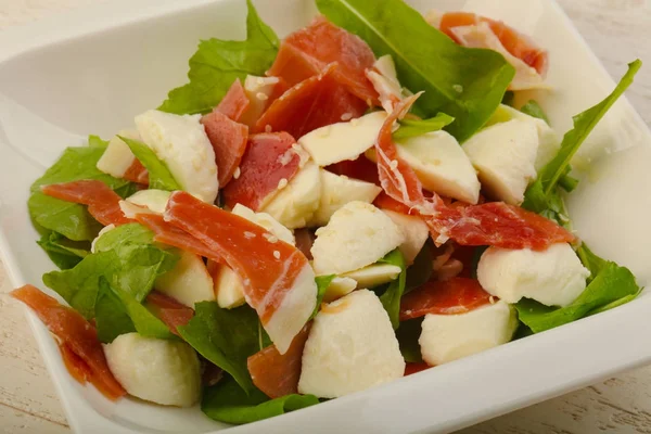 Salat Mit Proscuitto Mozzarella Rucola Und Olivenöl — Stockfoto