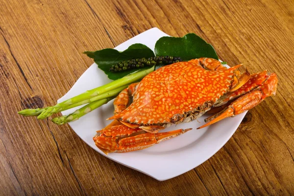 Gekochte Krabben Frisch Und Heiß Delikate Vorspeise Vor Holzhintergrund — Stockfoto