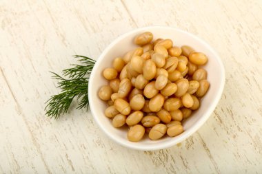 Dereotu şubesi ile kasede beyaz börülce 