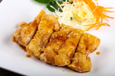 Teriyaki tavuk sesam tohum ve biber ile 