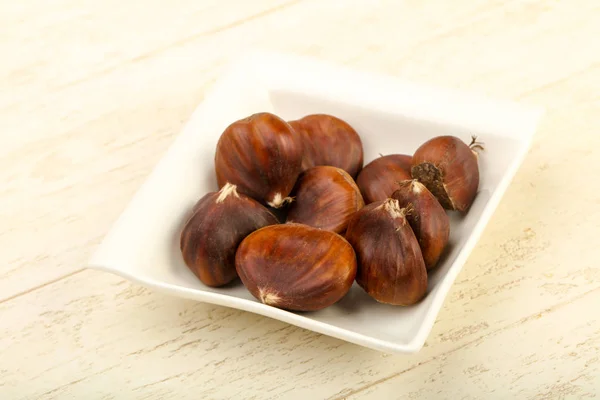 Gustose Castagne Ciotola Fondo Legno — Foto Stock