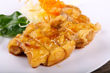 Teriyaki tavuk sesam tohum ve biber ile 