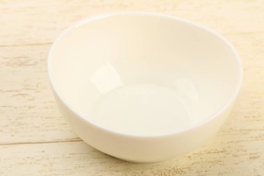 Ev için boş tabak ya da ahşap masa arka plan üzerinde Restoran