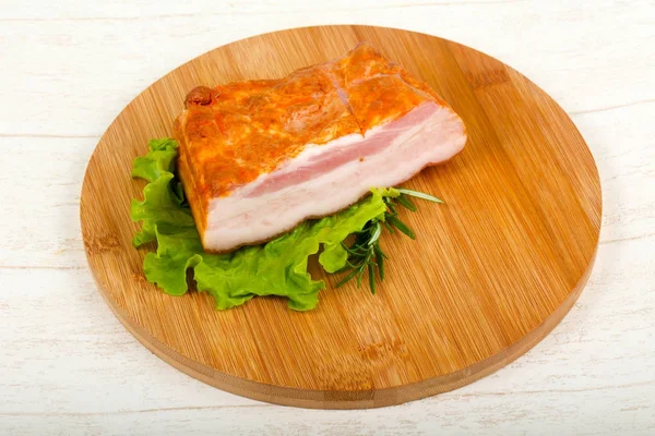 Geräuchertes Schweinebraten Auf Holztischhintergrund — Stockfoto