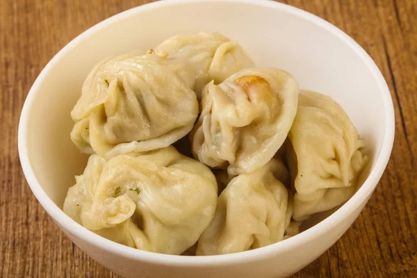 Momo Gevuld Garnalen Kip Rundvlees Varkensvlees Chinese Dumplings Witte Plaat — Stockfoto