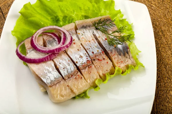 Ringa balığı filetosu ye, ahşap arka plan üzerinde için hazır