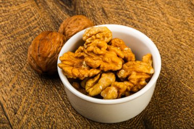 Kase üzerinde ahşap arka plan açık ceviz 