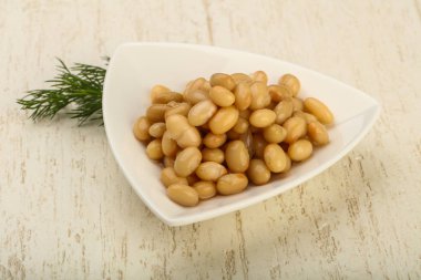 Dereotu şubesi ile kasede beyaz börülce 