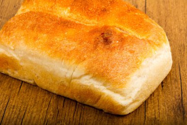 Ev yapımı ekmek ahşap arka plan üzerine 