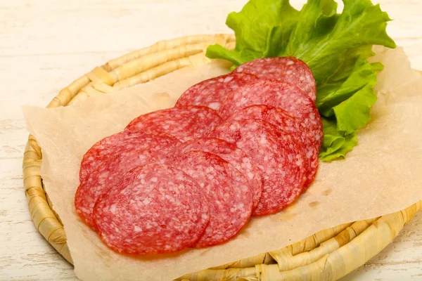 Salame Affettato Salsiccia Sfondo Legno — Foto Stock