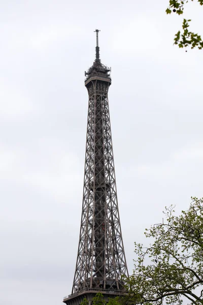 Eyfel Kulesi Paris Bulutlu Gökyüzü Altında Fransa — Stok fotoğraf