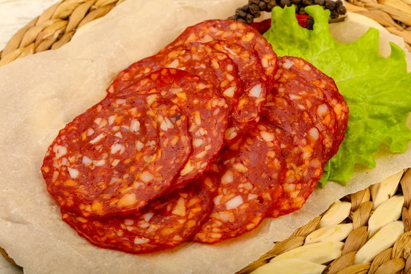 Salchicha Chorizo Rodajas Sobre Fondo Madera — Foto de Stock